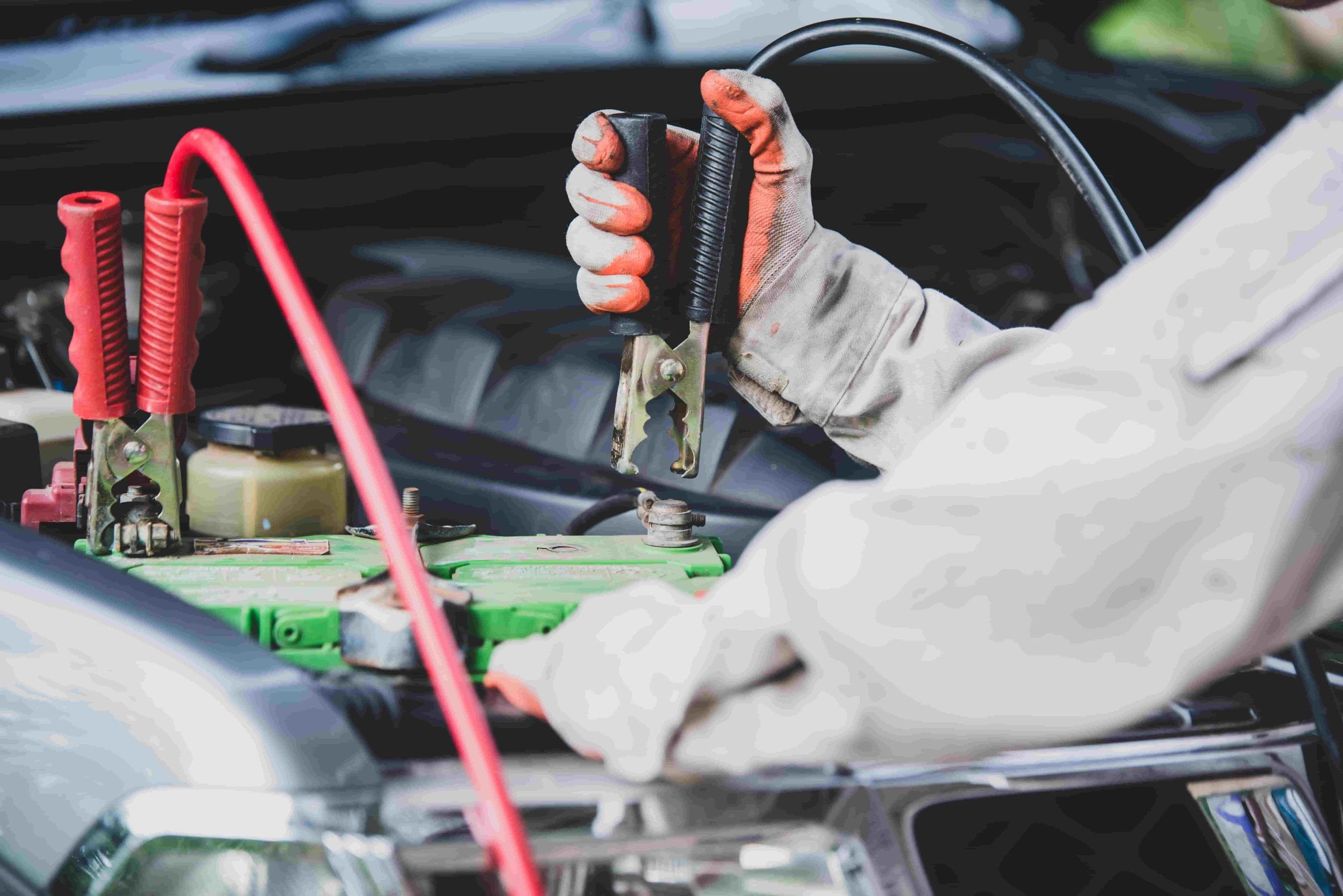 Cara Jumper Aki Mobil Aman & Kapan Harus Diganti